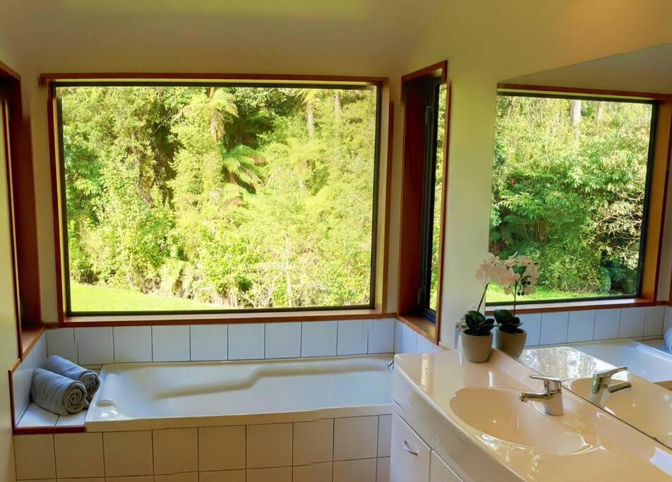フランツ・ジョゼフ The Ferns Hideawayヴィラ エクステリア 写真